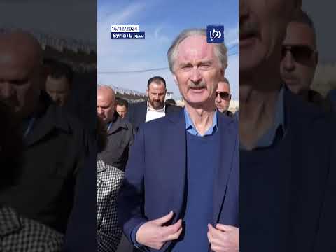 شابة تلقي الحذاء على المبعوث الأممي لسوريا أثناء زيارته سجن صيدنايا