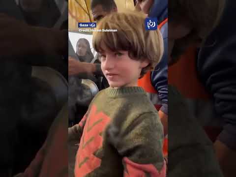 طفل يبتسم بعد حصوله على طعام في مركز للنزوح #shortsvideo #shortvideo #shorts #short